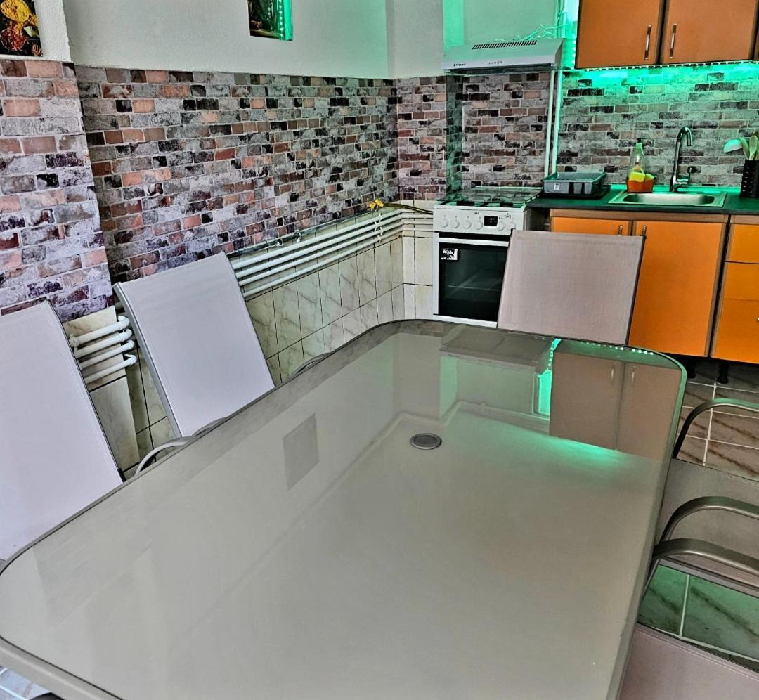The Purple House-Villa In บูคาเรสต์ ภายนอก รูปภาพ